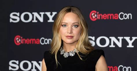 jennifer lawrence sexi|Jennifer Lawrence is full frontal nude in Netflixs No。